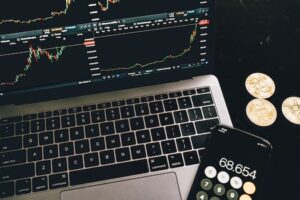 Learn the basics of investing in cryptocurrency through this comprehensive beginner's guide, perfect for those looking to get started in the digital currency world.